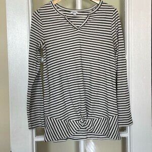 Sonoma small maternity black white striped long sleeve v neck shirt winter